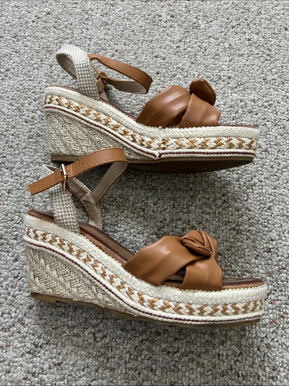 Women's Knot-Front Wedge Sandals - Tan